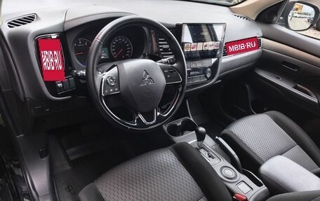 Mitsubishi Outlander III рестайлинг 3, 2015 год, 1 699 000 рублей, 5 фотография