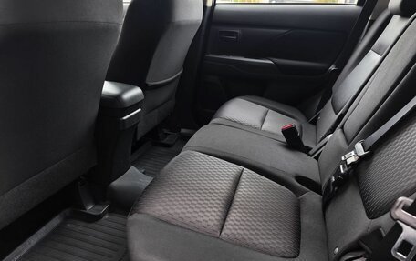Mitsubishi Outlander III рестайлинг 3, 2015 год, 1 699 000 рублей, 15 фотография
