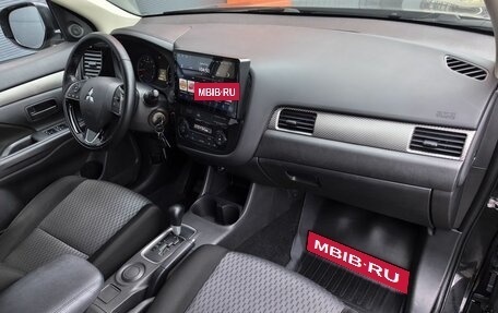 Mitsubishi Outlander III рестайлинг 3, 2015 год, 1 699 000 рублей, 10 фотография