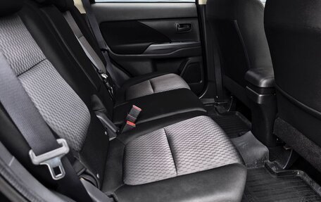 Mitsubishi Outlander III рестайлинг 3, 2015 год, 1 699 000 рублей, 16 фотография