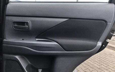 Mitsubishi Outlander III рестайлинг 3, 2015 год, 1 699 000 рублей, 14 фотография