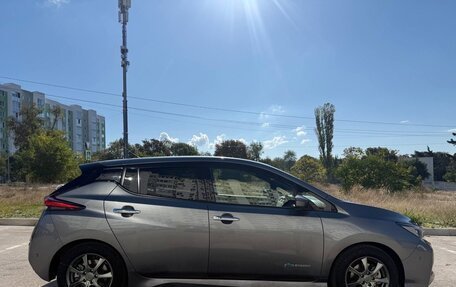 Nissan Leaf II, 2017 год, 2 000 000 рублей, 13 фотография