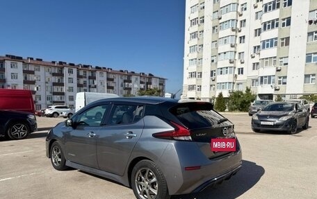 Nissan Leaf II, 2017 год, 2 000 000 рублей, 9 фотография