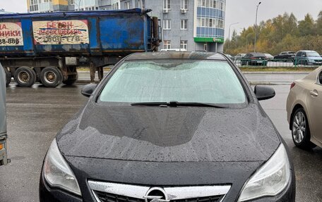Opel Astra J, 2011 год, 630 000 рублей, 1 фотография