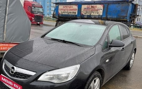 Opel Astra J, 2011 год, 630 000 рублей, 2 фотография