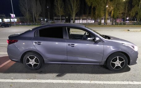 KIA Rio IV, 2018 год, 1 300 000 рублей, 4 фотография