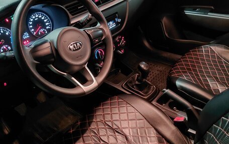 KIA Rio IV, 2018 год, 1 300 000 рублей, 18 фотография