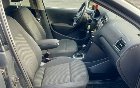 Volkswagen Polo VI (EU Market), 2011 год, 850 000 рублей, 3 фотография