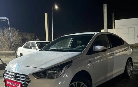 Hyundai Solaris II рестайлинг, 2017 год, 850 000 рублей, 1 фотография