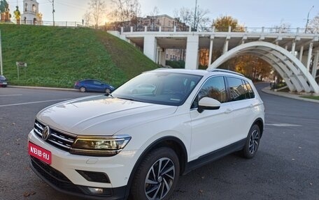 Volkswagen Tiguan II, 2018 год, 2 380 000 рублей, 1 фотография