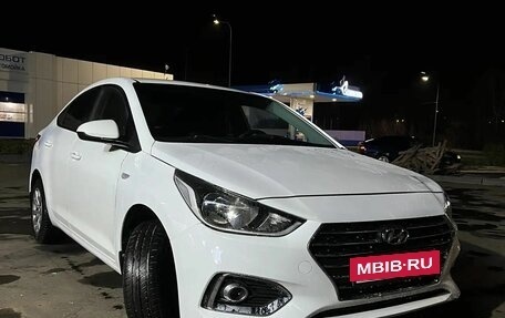 Hyundai Solaris II рестайлинг, 2017 год, 850 000 рублей, 3 фотография