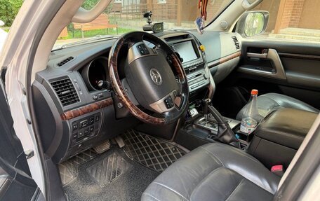 Toyota Land Cruiser 200, 2010 год, 2 300 000 рублей, 10 фотография
