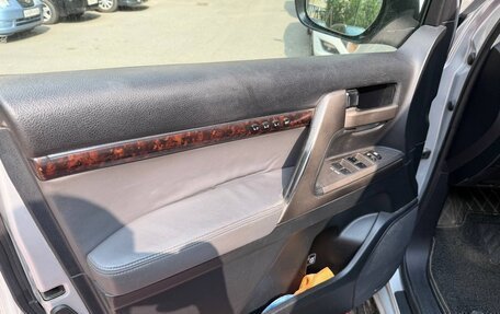 Toyota Land Cruiser 200, 2010 год, 2 300 000 рублей, 11 фотография