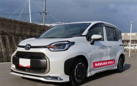 Toyota Sienta, 2023 год, 1 054 000 рублей, 1 фотография