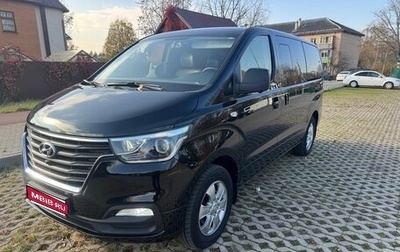 Hyundai Grand Starex Grand Starex I рестайлинг 2, 2018 год, 3 750 000 рублей, 1 фотография