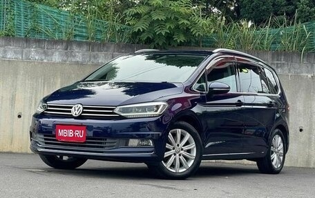 Volkswagen Touran III, 2016 год, 1 000 000 рублей, 1 фотография