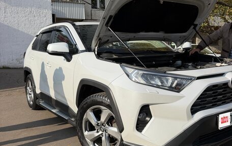 Toyota RAV4, 2021 год, 3 000 000 рублей, 1 фотография