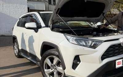 Toyota RAV4, 2021 год, 3 000 000 рублей, 1 фотография