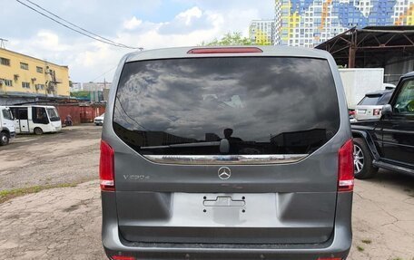 Mercedes-Benz V-Класс, 2022 год, 2 280 000 рублей, 2 фотография