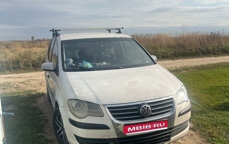 Volkswagen Touran III, 2008 год, 495 000 рублей, 1 фотография