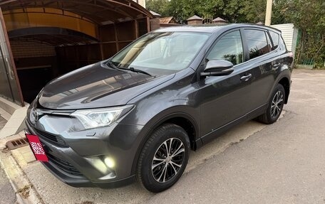 Toyota RAV4, 2015 год, 1 950 000 рублей, 2 фотография