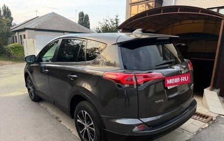 Toyota RAV4, 2015 год, 1 950 000 рублей, 10 фотография