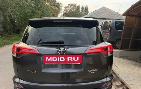 Toyota RAV4, 2015 год, 1 950 000 рублей, 13 фотография