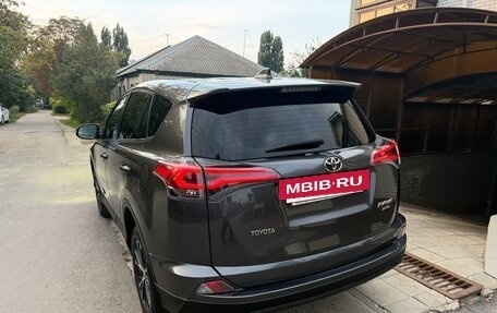 Toyota RAV4, 2015 год, 1 950 000 рублей, 11 фотография