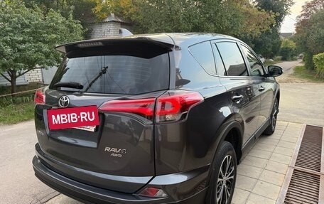 Toyota RAV4, 2015 год, 1 950 000 рублей, 12 фотография