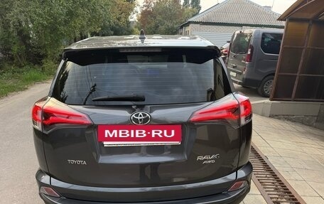 Toyota RAV4, 2015 год, 1 950 000 рублей, 14 фотография