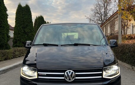 Volkswagen Caravelle T6 рестайлинг, 2016 год, 3 100 000 рублей, 2 фотография