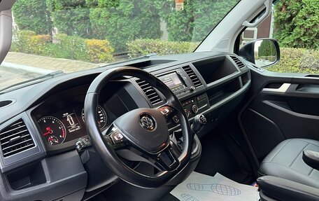 Volkswagen Caravelle T6 рестайлинг, 2016 год, 3 100 000 рублей, 13 фотография