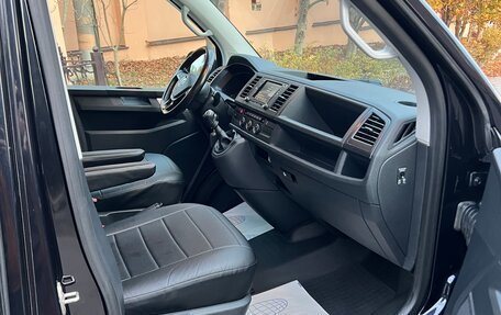 Volkswagen Caravelle T6 рестайлинг, 2016 год, 3 100 000 рублей, 17 фотография