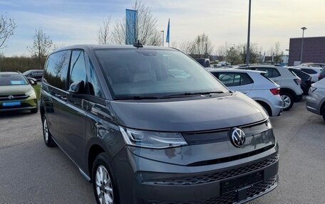 Volkswagen Multivan, 2023 год, 5 050 000 рублей, 2 фотография