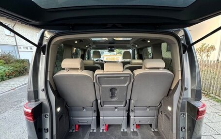 Volkswagen Multivan, 2023 год, 5 050 000 рублей, 7 фотография