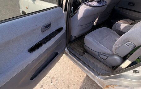 Toyota Gaia, 2000 год, 550 000 рублей, 10 фотография