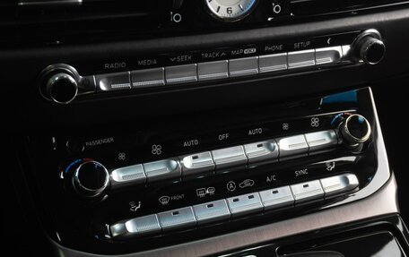 Genesis G90 I рестайлинг, 2016 год, 3 299 000 рублей, 12 фотография