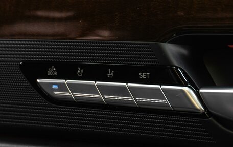 Genesis G90 I рестайлинг, 2016 год, 3 299 000 рублей, 21 фотография