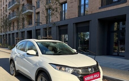 Honda Vezel, 2021 год, 2 100 000 рублей, 2 фотография