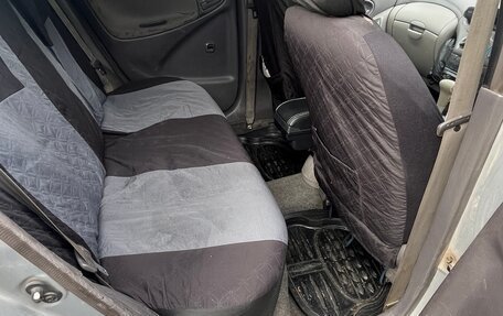Toyota Platz, 1999 год, 185 000 рублей, 26 фотография