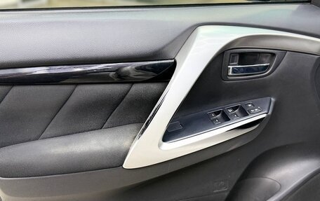Mitsubishi Pajero Sport III рестайлинг, 2019 год, 2 700 000 рублей, 13 фотография