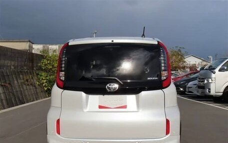 Toyota Sienta, 2023 год, 1 054 000 рублей, 6 фотография