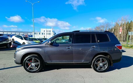Toyota Highlander III, 2011 год, 2 100 000 рублей, 4 фотография