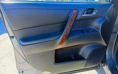 Toyota Highlander III, 2011 год, 2 100 000 рублей, 11 фотография
