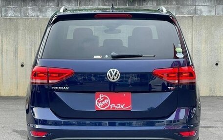 Volkswagen Touran III, 2016 год, 1 000 000 рублей, 6 фотография