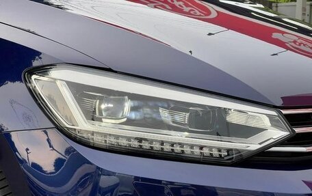 Volkswagen Touran III, 2016 год, 1 000 000 рублей, 10 фотография