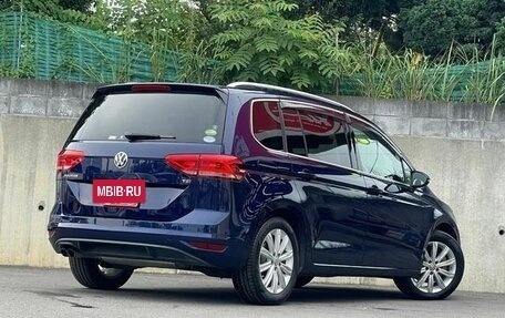 Volkswagen Touran III, 2016 год, 1 000 000 рублей, 2 фотография