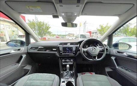 Volkswagen Touran III, 2016 год, 1 000 000 рублей, 18 фотография