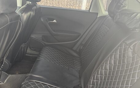 Volkswagen Polo VI (EU Market), 2011 год, 450 000 рублей, 2 фотография