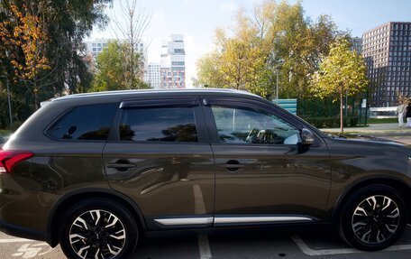 Mitsubishi Outlander III рестайлинг 3, 2016 год, 2 100 000 рублей, 2 фотография